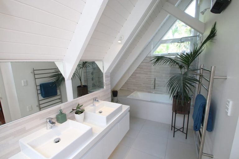 Photo of property in 67 Rosecamp Road, Beach Haven, Auckland, 0626