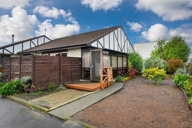 Photo of property in 6/512 Heretaunga Street East, Hastings, 4122