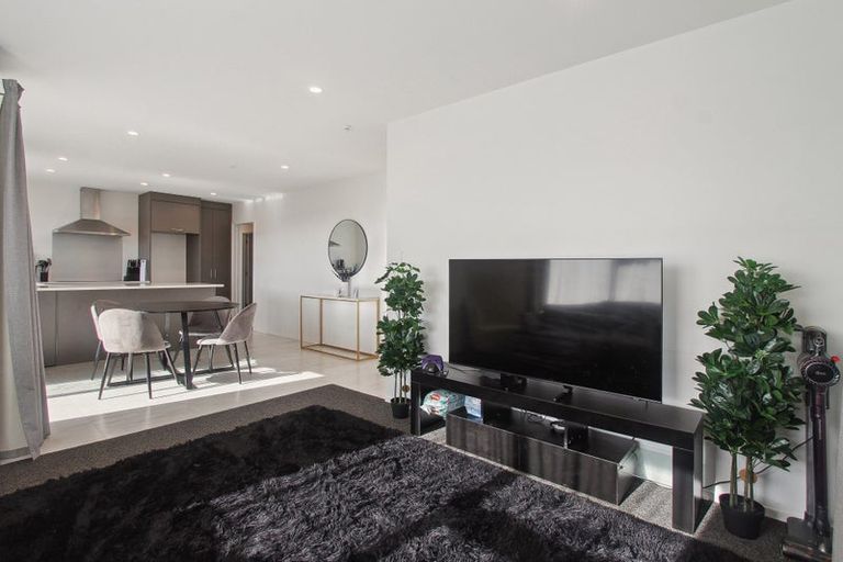 Photo of property in 1 Poutawa Lane, Clarks Beach, 2122