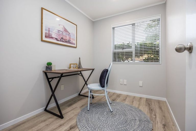 Photo of property in 37 Onedin Place, Titirangi, Auckland, 0604