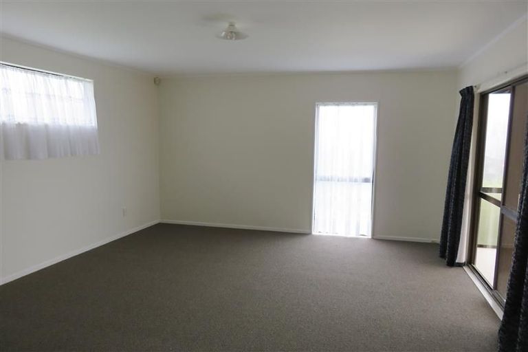 Photo of property in 4 Sarajevo Place, Massey, Auckland, 0614