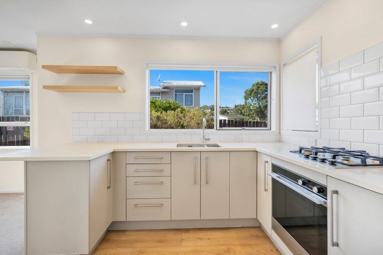 Photo of property in 2/24 Neal Avenue, Glenfield, Auckland, 0629
