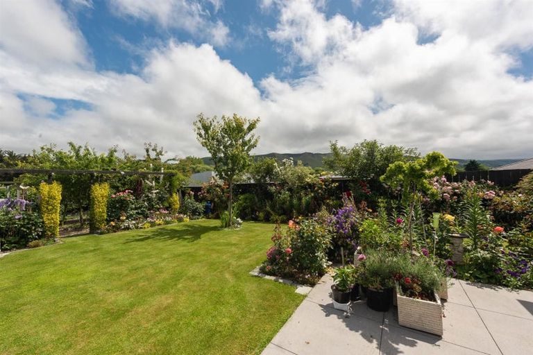 Photo of property in 19 Eric Batchelor Place, Waimate, 7924