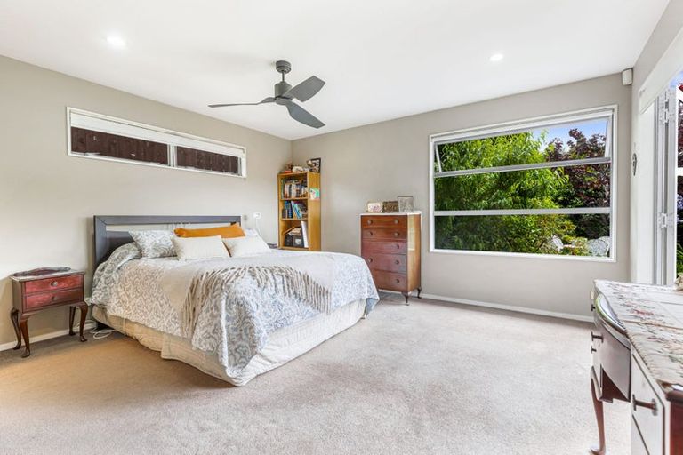 Photo of property in 1 Gavinike Place, Waimauku, 0812