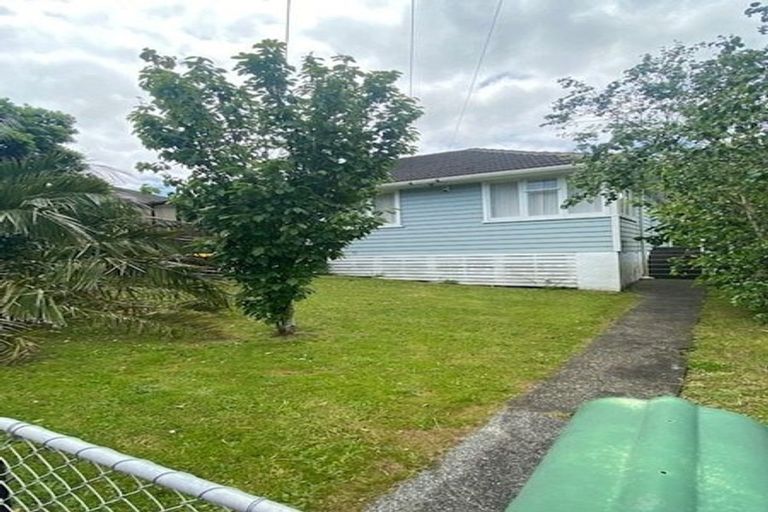 Photo of property in 34 Victory Crescent, Tawa, Wellington, 5028