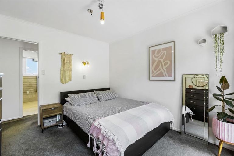 Photo of property in 1100a Whangaparaoa Road, Tindalls Beach, Whangaparaoa, 0930