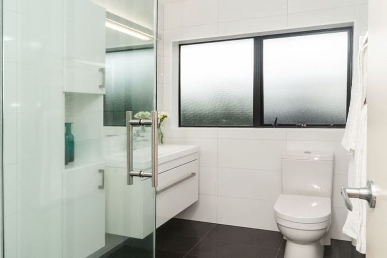 Photo of property in 2/16 Waller Avenue, Bucklands Beach, Auckland, 2012