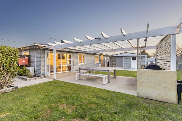 Photo of property in 1 Battersea Place, Roslyn, Palmerston North, 4414