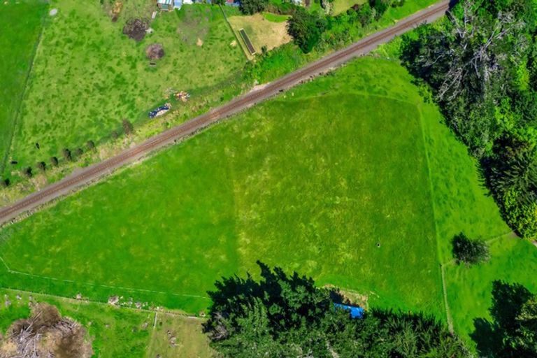 Photo of property in 1 High Road, Hawera, 4610