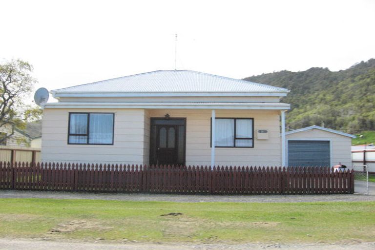Photo of property in 65 Fox Street, Cobden, Greymouth, 7802