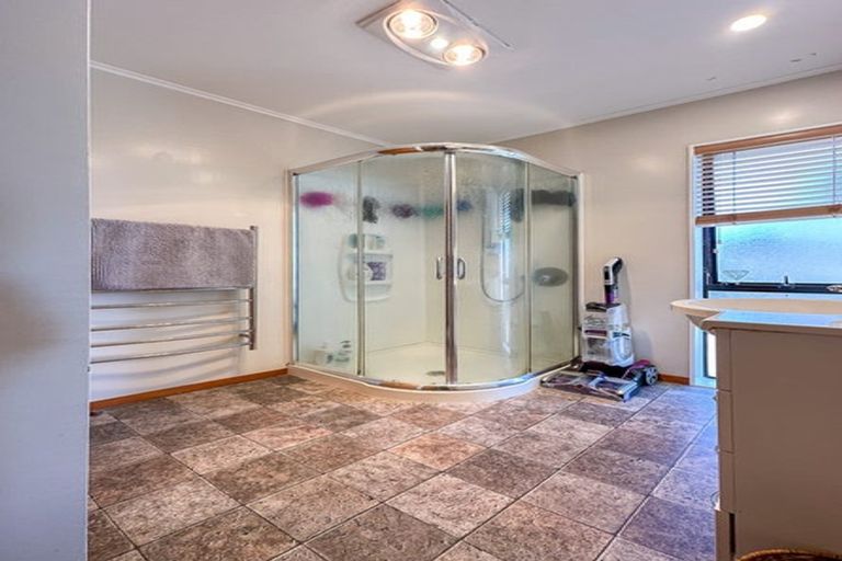 Photo of property in 1/1 Nigel Road, Browns Bay, Auckland, 0630