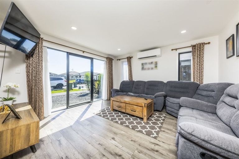 Photo of property in 51 Sapwood Crescent, Takanini, 2110