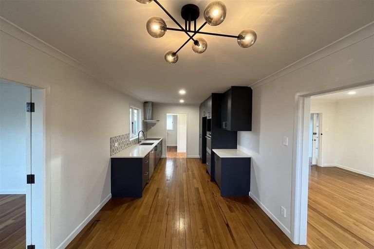 Photo of property in 71 Archibald Road, Kelston, Auckland, 0602