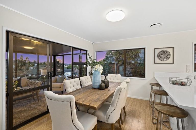 Photo of property in 27 Marina View Drive, West Harbour, Auckland, 0618