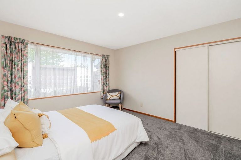 Photo of property in 2/128 Yaldhurst Road, Sockburn, Christchurch, 8042