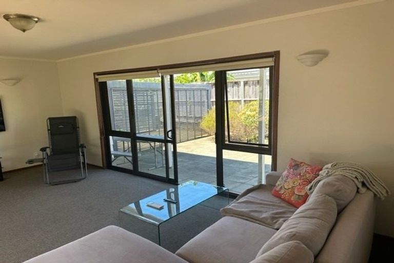 Photo of property in 3/8 Shakespeare Road, Milford, Auckland, 0620
