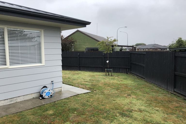 Photo of property in 3 Lydia Place, Kelvin Grove, Palmerston North, 4414
