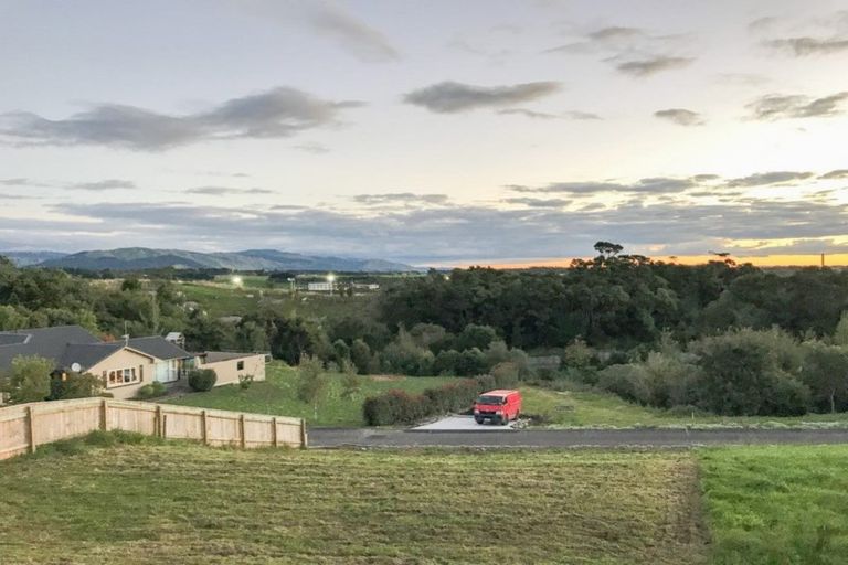 Photo of property in 22 La Lena Grove, Fitzherbert, Palmerston North, 4410