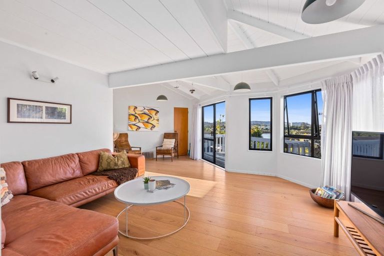 Photo of property in 28 Maori Hut Road, Red Beach, 0932