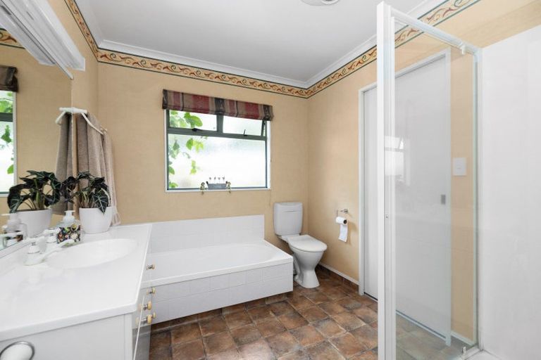 Photo of property in 10 Rosehill Way, Taradale, Napier, 4112