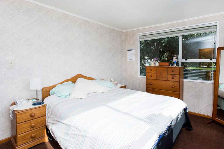 Photo of property in 11 Park Road, Patutahi, Gisborne, 4072