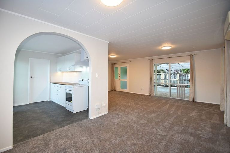 Photo of property in 27 Wallace Road, Ranui, Auckland, 0612
