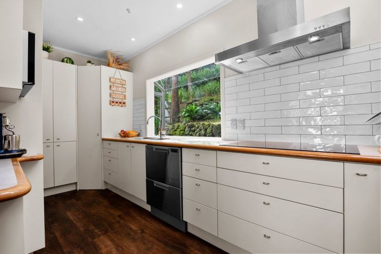 Photo of property in 59 Pohutukawa Avenue, Shelly Park, Auckland, 2014