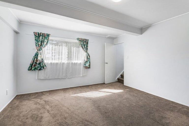 Photo of property in 1/13 Ayton Drive, Totara Vale, Auckland, 0629