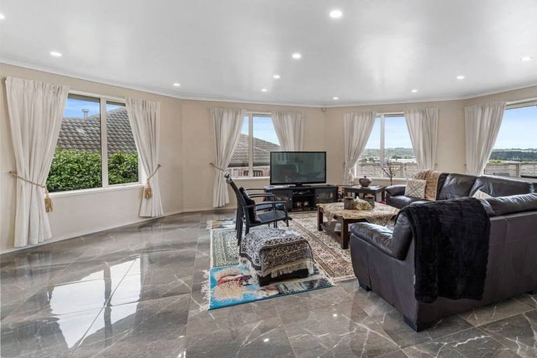 Photo of property in 39 Bluebird Crescent, Unsworth Heights, Auckland, 0632