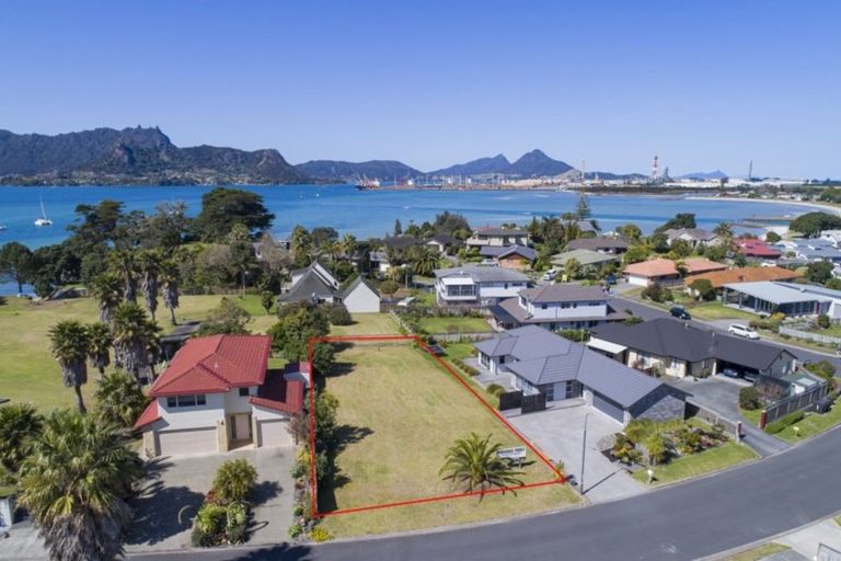 Photo of property in 6 Aarts Place, One Tree Point, 0118