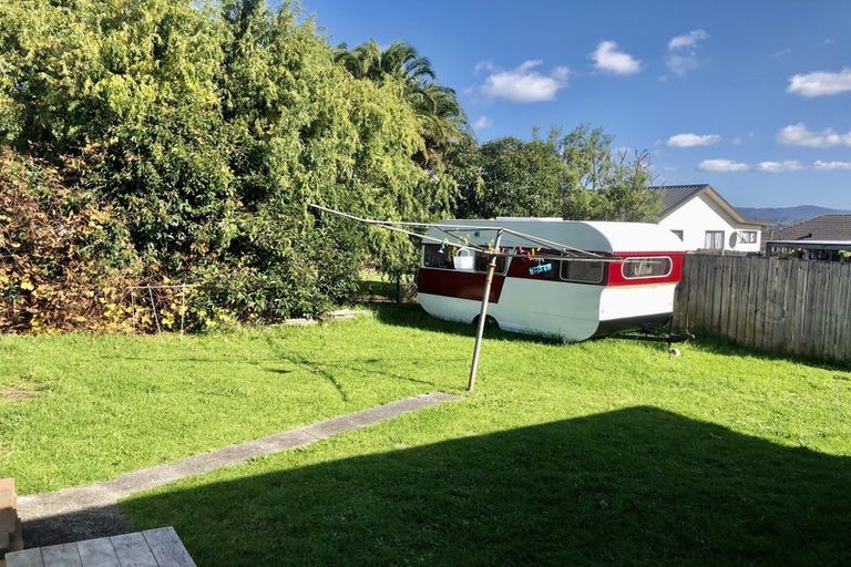 Photo of property in 11 Valdale Road, Henderson, Auckland, 0610