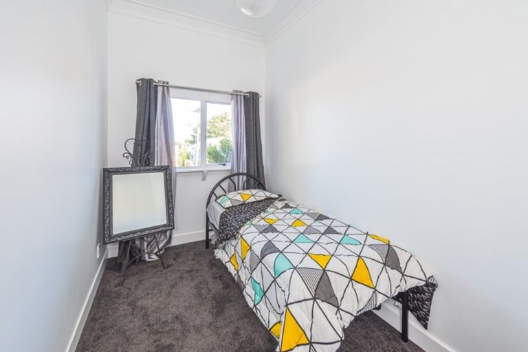 Photo of property in 12 Carlton Avenue, Gonville, Whanganui, 4501