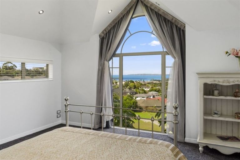 Photo of property in 64 Waldorf Crescent, Orewa, 0931