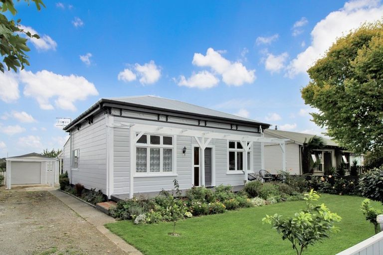 Photo of property in 64 Allardice Street, Dannevirke, 4930