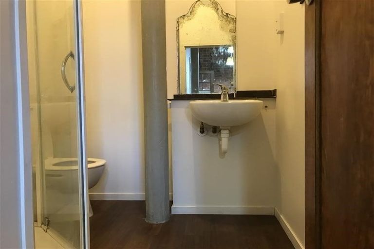 Photo of property in 37 Dowling Street, Dunedin Central, Dunedin, 9016