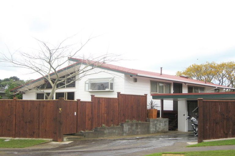Photo of property in 3 Veale Road, Frankleigh Park, New Plymouth, 4310
