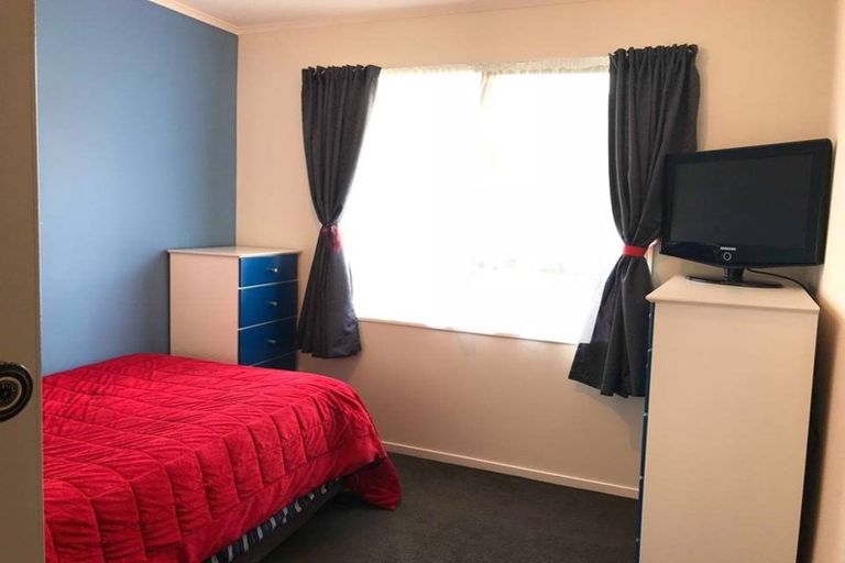 Photo of property in 35 Woolwich Close, Whitby, Porirua, 5024