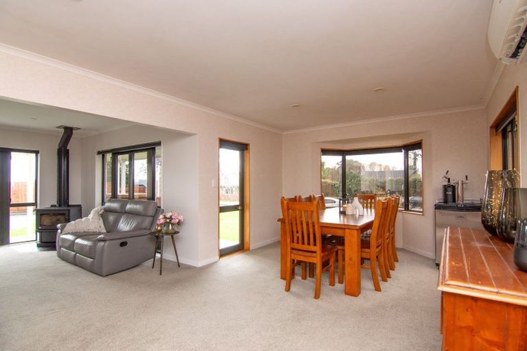 Photo of property in 23 Cashmere Drive, Fitzherbert, Palmerston North, 4410