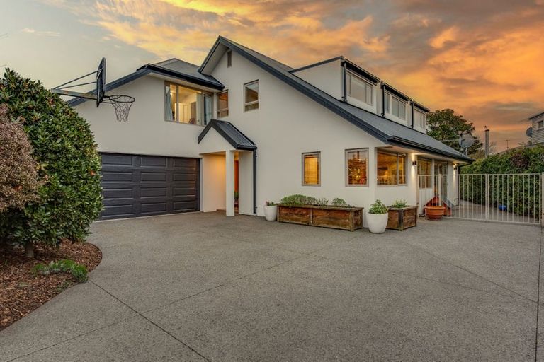 Photo of property in 95 Jeffreys Road, Strowan, Christchurch, 8052