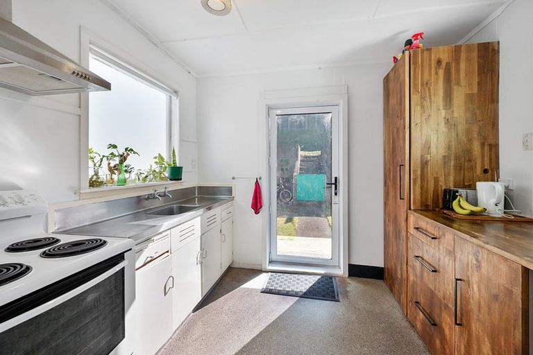 Photo of property in 94 Young Street, New Plymouth, 4310