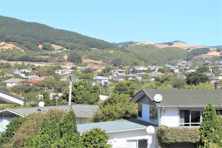 Photo of property in 6 Rembrandt Avenue, Tawa, Wellington, 5028