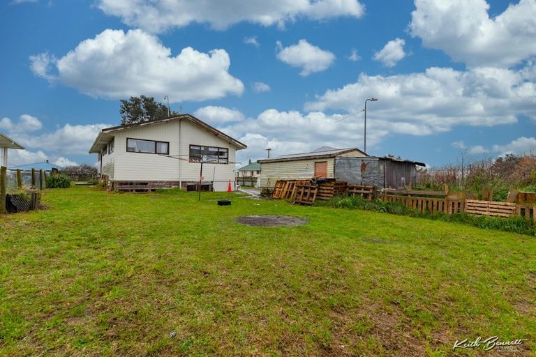 Photo of property in 10 Somerset Place, Cannons Creek, Porirua, 5024