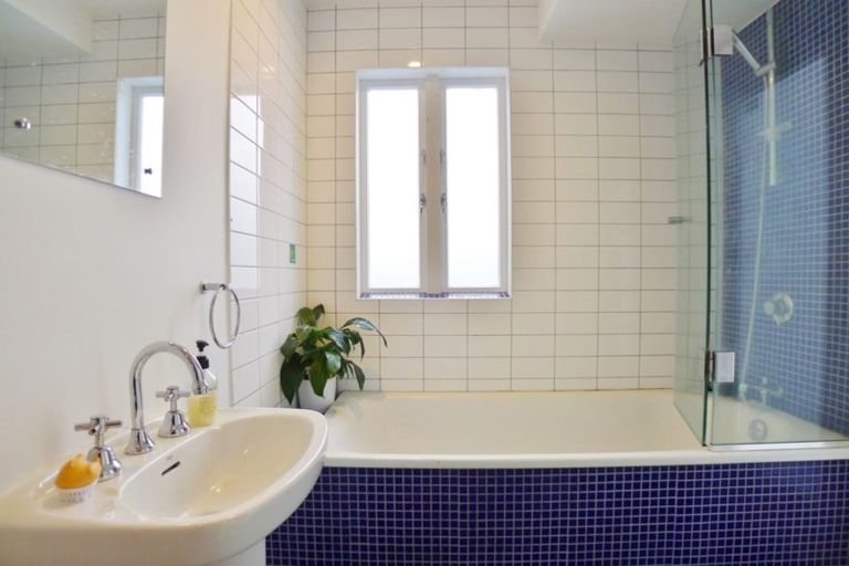 Photo of property in 29 Stafford Road, Northcote Point, Auckland, 0627