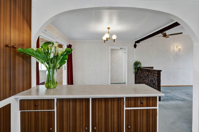 Photo of property in 81 Omata Road, Marfell, New Plymouth, 4310