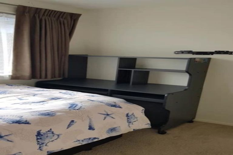 Photo of property in 13 Medina Place, Half Moon Bay, Auckland, 2012