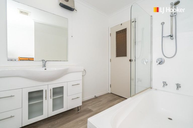 Photo of property in 165 Macandrew Road, South Dunedin, Dunedin, 9012