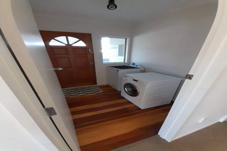 Photo of property in 59 Riversdale Drive, Merrilands, New Plymouth, 4312