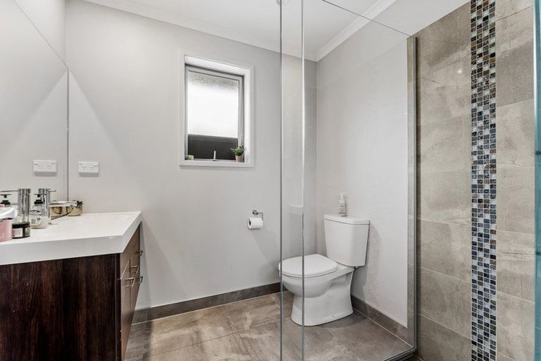 Photo of property in 3 Boocock Crescent, Orewa, 0931