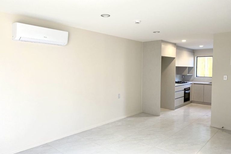 Photo of property in 8/36 Santiago Crescent, Unsworth Heights, Auckland, 0632