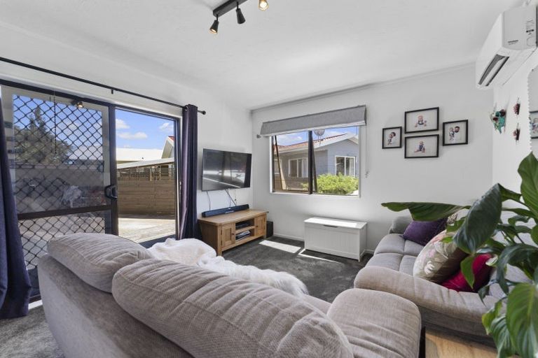 Photo of property in 23 Pukeko Street, Paraparaumu, 5032